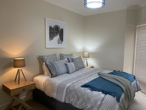 Apartment On Lake Terrace - Tourism Guide 0