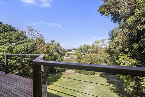 APOLLO BAY HOLIDAY HOUSE - Walk To Beach + Wifi - Travel Agents 1