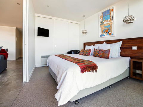 AQUA MIST PENTHOUSE - Tourism Guide 2