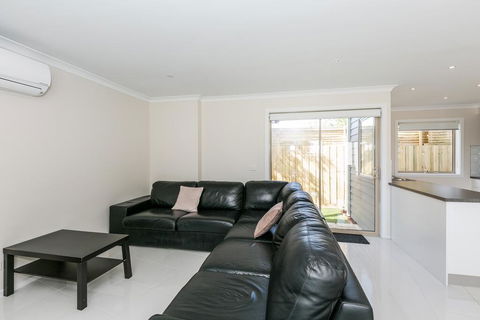 Aquilla Townhouse 6 - Tourism Guide 3
