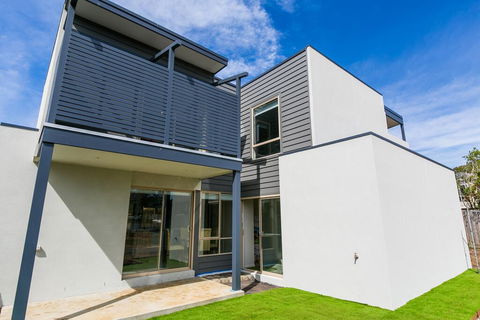 Aquilla Townhouse 6 - Tourism Guide 0