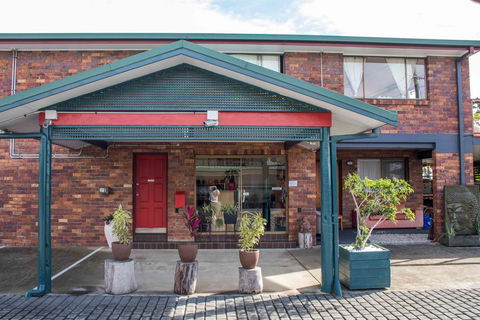Arabella Motor Inn (formerly South Tweed Motor Inn) - Cruises Travel 1