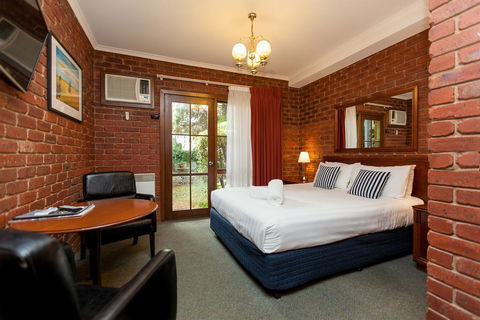Armour Motor Inn - Tourism Guide 3