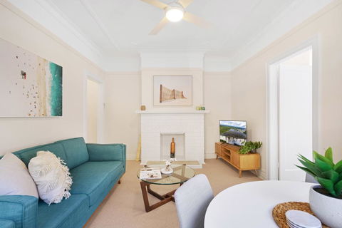 Art Deco Apartment Steps From Harbour And Beach - Travel Agents 3