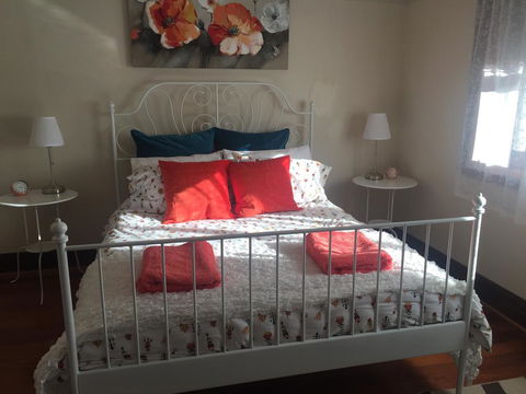 Art Deco Cottage - Tourism Guide 0