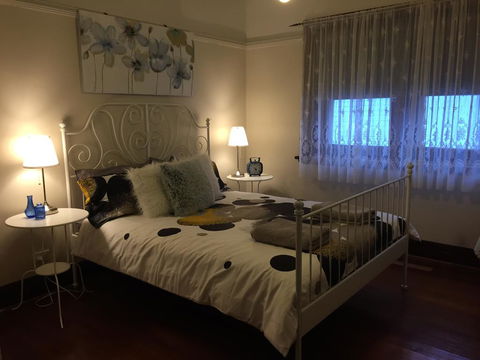 Art Deco Cottage - Tourism Guide 2