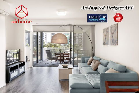 Art-Inspired, Designer APT In The Vibrant Area - Tourism Guide 0