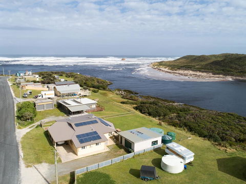 Arthur Riverfront And Sea Lodge Upstream - Tourism Guide 2