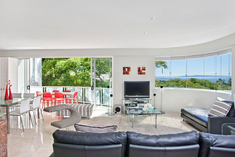 Artis, Noosa Heads - Tourism Guide 2
