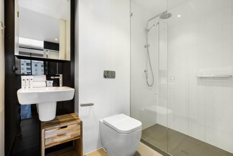Artsy Apartment CBD City Views And Balcony - Tourism Guide 3