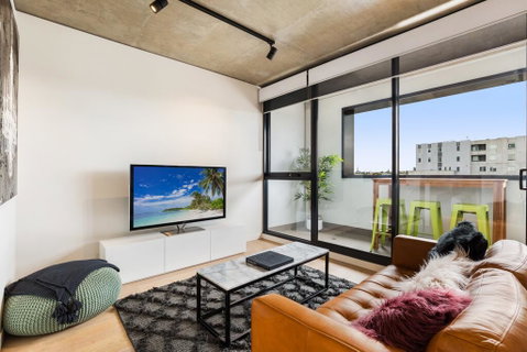 Artsy Apartment CBD City Views And Balcony - Tourism Guide 1