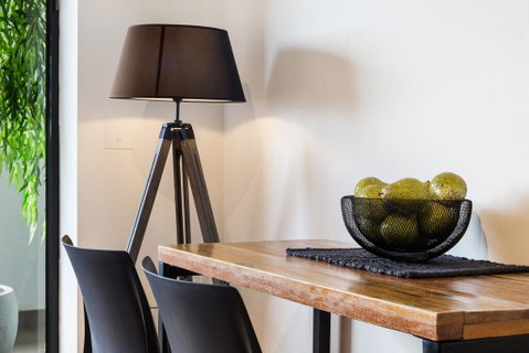 Artsy Apartment CBD City Views And Balcony - Tourism Guide 2