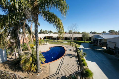 Ashleigh Court Motor Inn - Travel Search 0