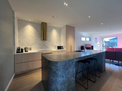 Luxurious Family Retreat - Travel Search 0