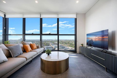 Luxury 1BR Apt With Stunning City Skyline Views - Cruises Travel 0