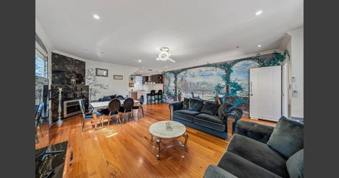 Luxury Beachfront Apartment In Sandringham - Travel Search 2
