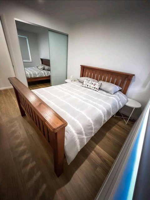 Luxury New 5 Bedroom 3 Bathroom+ Study/ Back Yd - Tourism Guide 2
