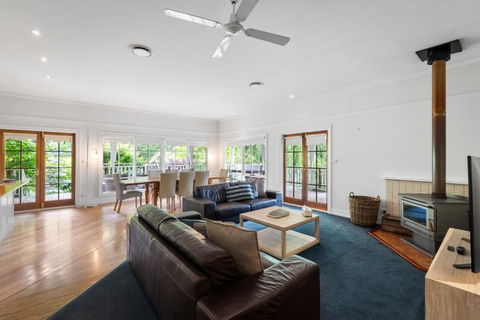 Magical Lucindale - Gorgeous 4 Bedroom House - Travel Search 0