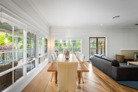 Magical Lucindale - Gorgeous 4 Bedroom House - Travel Search 2