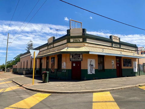 Main Reef Hotel - Travel Search 0
