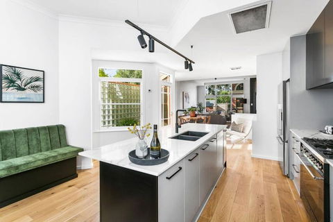 MANHATTAN STYLE 3 STORY LUXURY IN ST PETERS - Tourism Guide 0