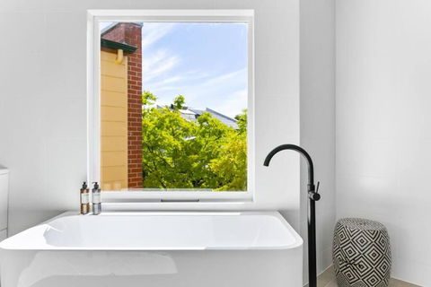 MANHATTAN STYLE 3 STORY LUXURY IN ST PETERS - Tourism Guide 2