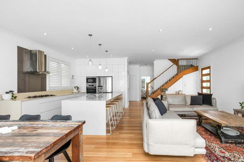 Manly Lagoon Hidden Gem Retreat - Cruises Travel 2