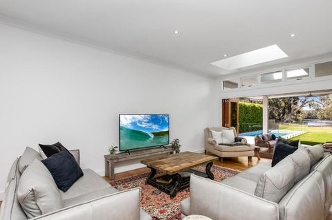 Manly Lagoon Hidden Gem Retreat - Cruises Travel 3