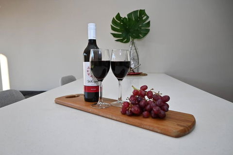 Mawson Red - Free Pool Access -Onsite Parking-Netflix-5 Mins To Mawson Interchange - Travel Search 0