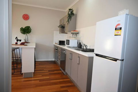 Mawson Red - Free Pool Access -Onsite Parking-Netflix-5 Mins To Mawson Interchange - Travel Search 1