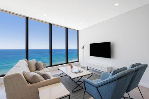 Meriton Suites Surfers Paradise - Tourism Guide 2