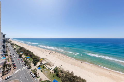 Meriton Suites Surfers Paradise - Tourism Guide 3