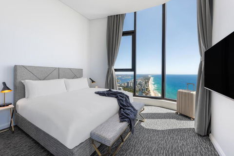 Meriton Suites Surfers Paradise - Tourism Guide 0