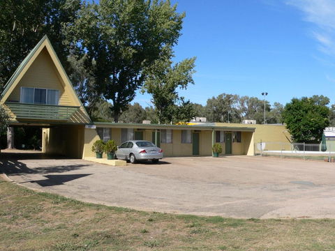 Millers Cottage Motel - Travel Agents 2