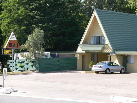 Millers Cottage Motel - Travel Agents 0