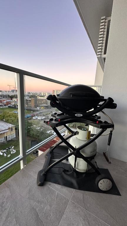 Modern 2-Bed 2-Bath - Walk To Hospital & Westfield - Travel Search 1