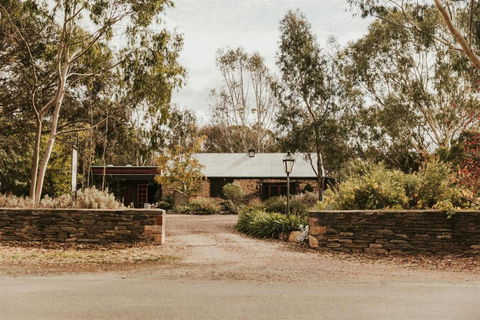 Mintaro Cottage - Travel Agents 0