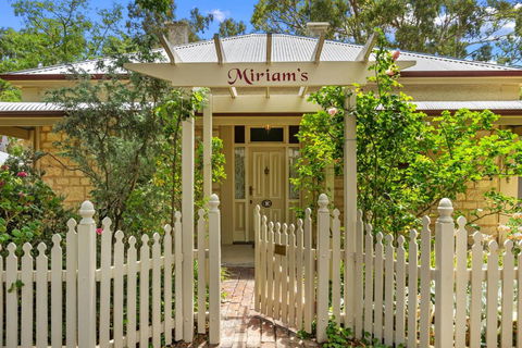 Miriams Cottage - Travel Search 0