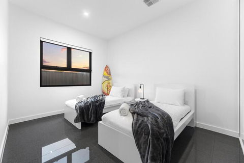Moana Sands - Luxury Beachfront - Travel Search 2