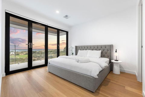 Moana Sands - Luxury Beachfront - Travel Search 1