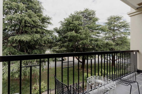 Modern Apartment In The Heart Of Canberra - Tourism Guide 1