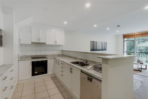 Modern Apartment In The Heart Of Canberra - Tourism Guide 3