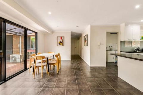 Modern Comfort Retreat 4Bed Cozy Haven W Pool - Travel Search 0