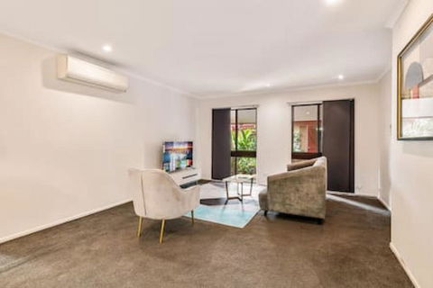 Modern Comfort Retreat 4Bed Cozy Haven W Pool - Travel Search 1