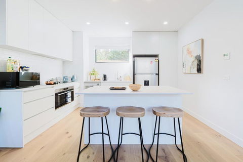 Modern Family Home 3BR In Box Hill North - Cruises Travel 3