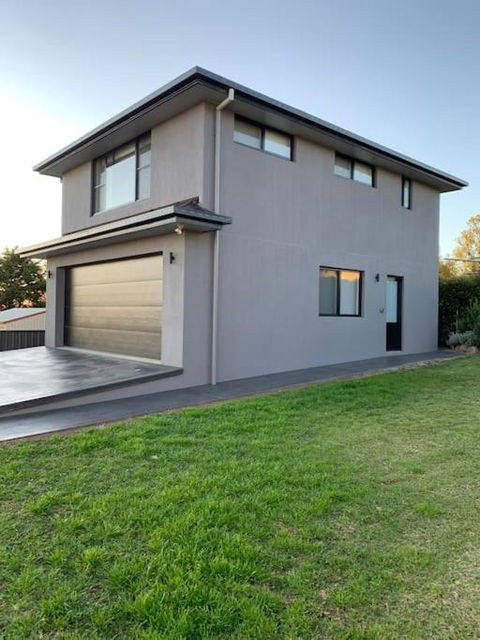 Modern Studio With Fabulous Views - Travel Agents 3