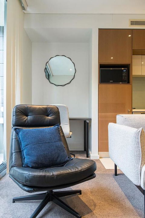 Modern Urban Retreat 1BR Apt Near Chatswood - Cruises Travel 1