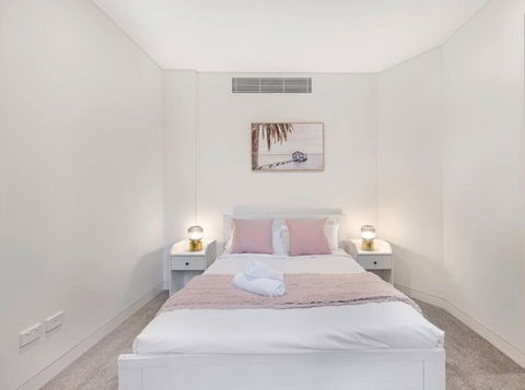 Modern 2B2B APT At Homebush - Cruises Travel 1