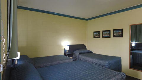 Nanango Antler Motel - Tourism Guide 1