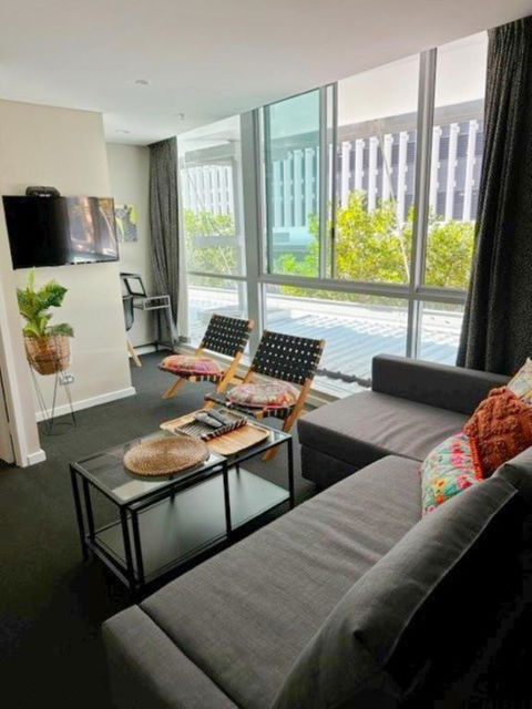 NEW Exquistely Furnished 2 Bedroom Apartment - Tourism Guide 1